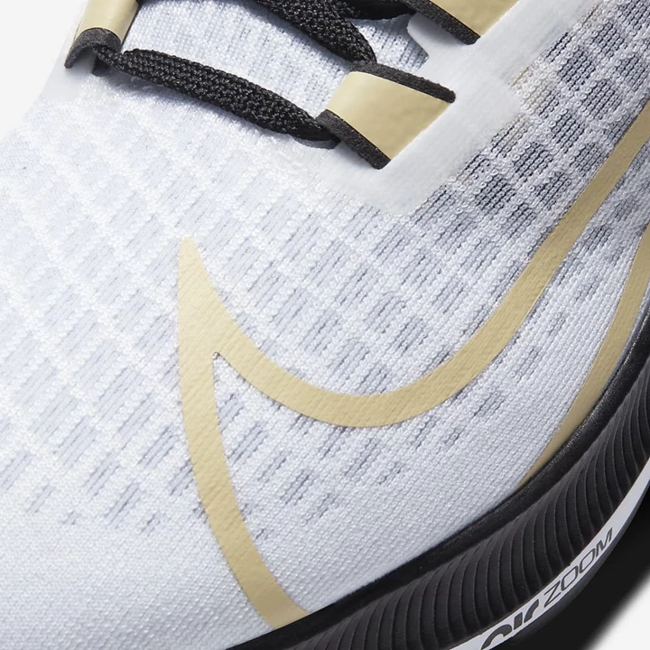 Nike Air Zoom Pegasus 37 Koşu Ayakkabısı Erkek Beyaz Platini Siyah Altın | TR4257141