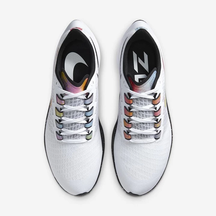 Nike Air Zoom Pegasus 37 Koşu Ayakkabısı Erkek Beyaz Siyah Kırmızı Renkli | TR4257621
