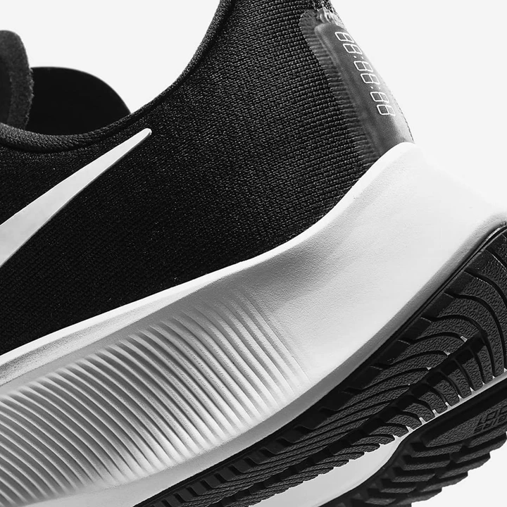 Nike Air Zoom Pegasus 37 Koşu Ayakkabısı Kadın Siyah Beyaz | TR4259083