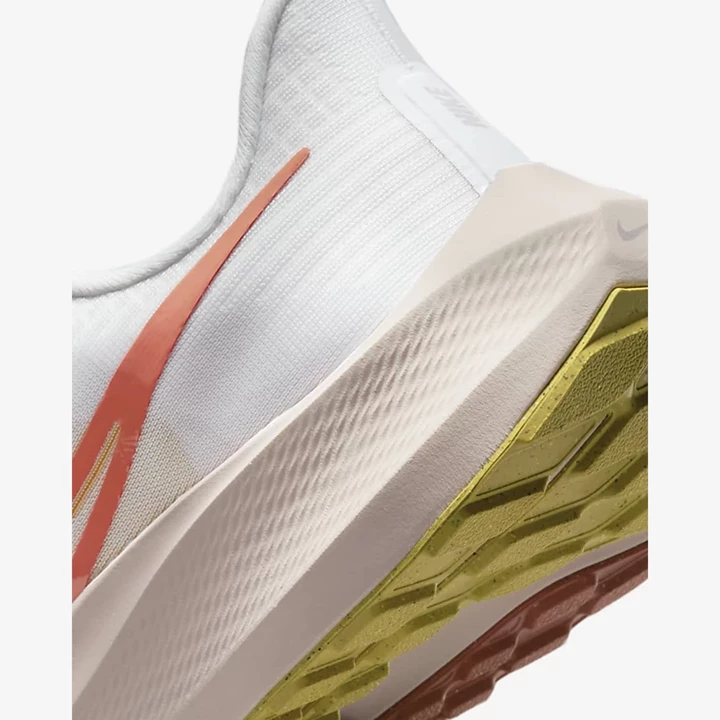 Nike Air Zoom Pegasus 39 Yol Koşu Ayakkabısı Kadın Beyaz Platini Yeşil Nane | TR4256922